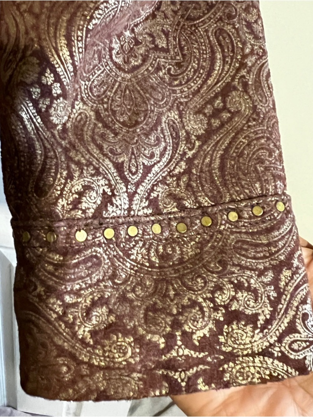 In Suede Wms Y2K Brown Gold Metallic Paisley Studded Trucker Boho Leather JKT‎ M - Picture 5 of 15